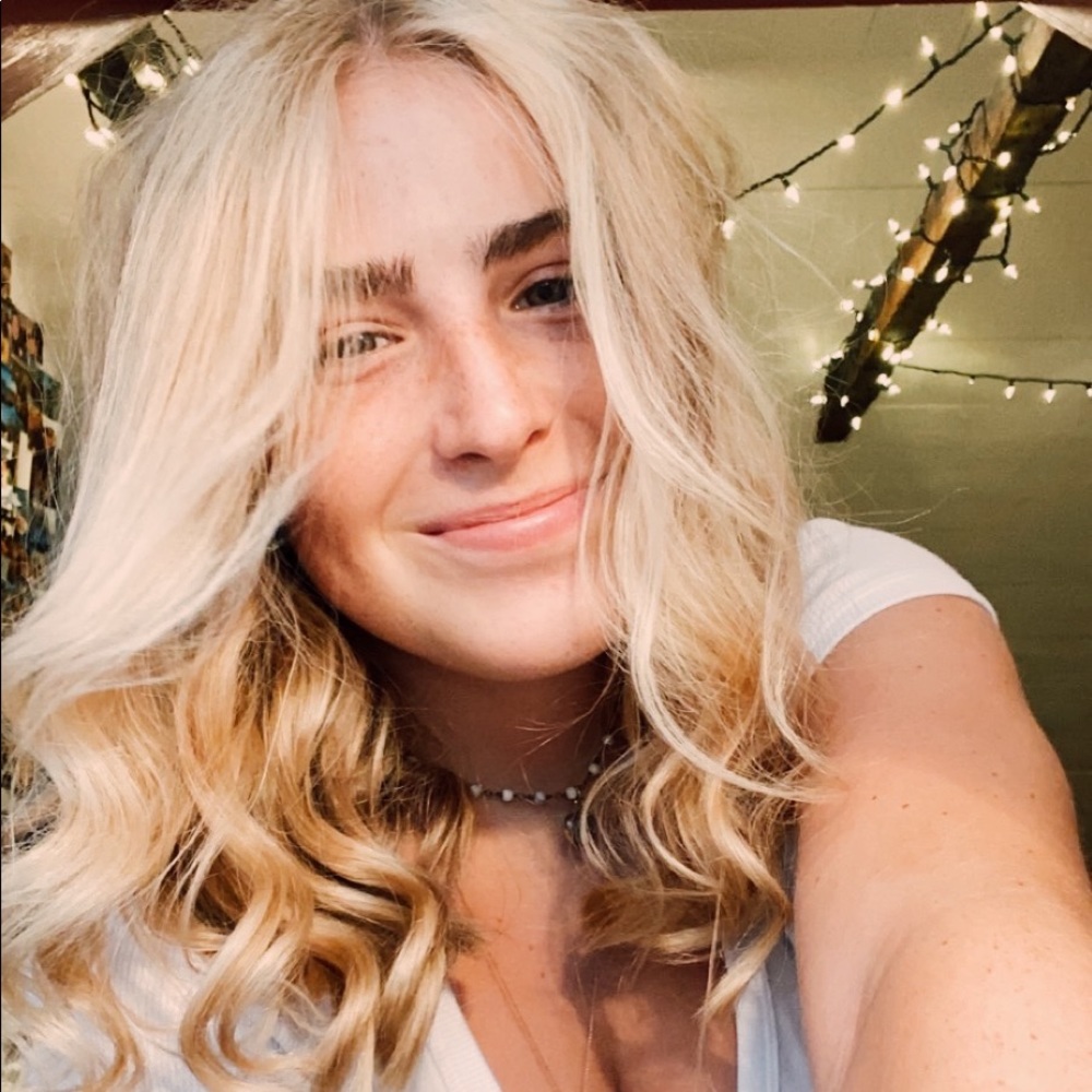 Meet your Posher, Ava